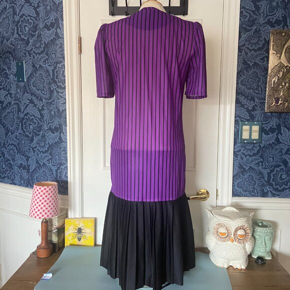 Fast shipping - costume opportunities! - Size small - Picture 5 of 12